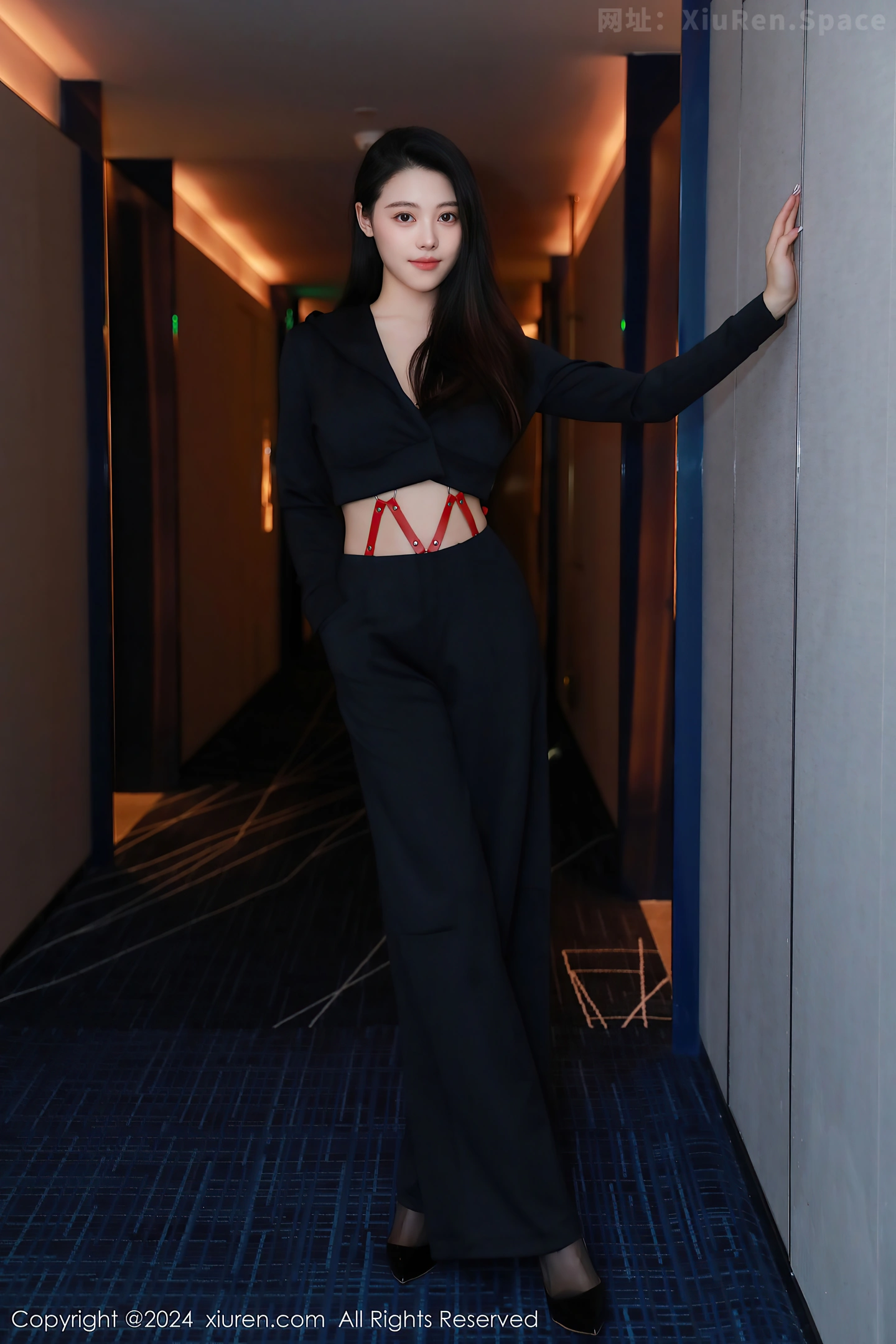 图片[2]-[XiuRen秀人网]VOL.8524 模特清妙捆绑主题红色带子情趣服饰配黑丝袜秀惹火身材诱惑写真80P-秀人网官方网站